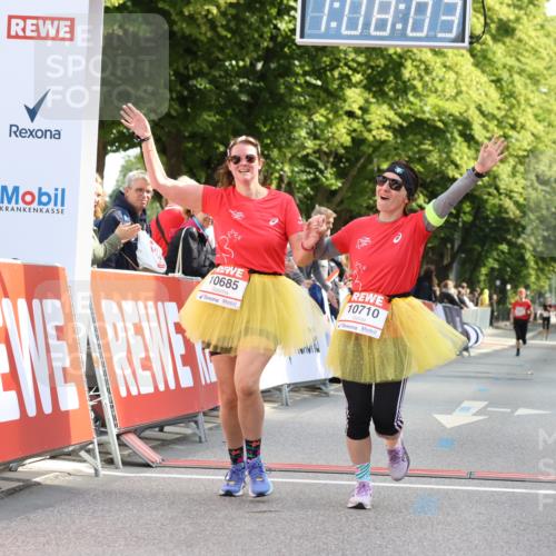 08.06.2024 - REWE Women's Run Strokosch-Dieckow http://msf.ph/oto/6257355 09.06.2024 10:08:32 Ziel 10081, 10142, 10315, 10685, 10710, 10792 meine-sportfotos.de