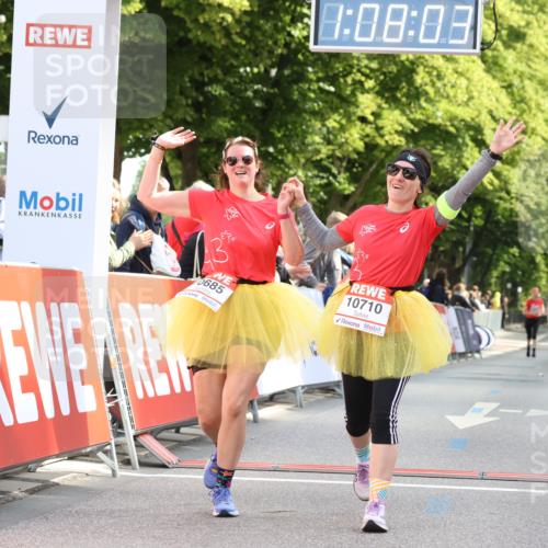 08.06.2024 - REWE Women's Run Strokosch-Dieckow http://msf.ph/oto/6257369 09.06.2024 10:08:32 Ziel 10081, 10142, 10315, 10685, 10710, 10792 meine-sportfotos.de