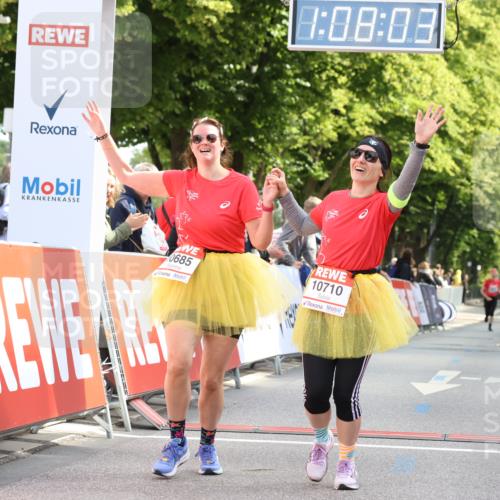 08.06.2024 - REWE Women's Run Strokosch-Dieckow http://msf.ph/oto/6257376 09.06.2024 10:08:32 Ziel 10081, 10142, 10315, 10685, 10710, 10792 meine-sportfotos.de