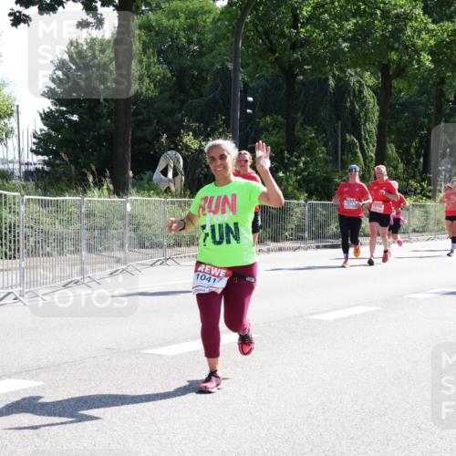 08.06.2024 - REWE Women's Run Strokosch-Dieckow http://msf.ph/oto/6257456 09.06.2024 09:50:48 Laufen 10417, 10771, 10716 meine-sportfotos.de