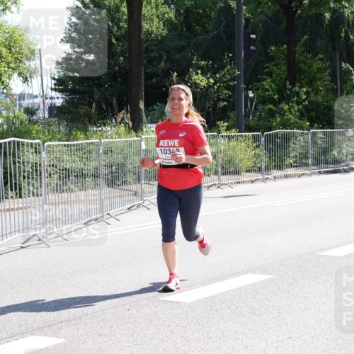 08.06.2024 - REWE Women's Run Strokosch-Dieckow http://msf.ph/oto/6257543 09.06.2024 09:51:06 Laufen 1034 meine-sportfotos.de