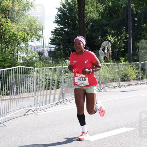08.06.2024 - REWE Women's Run Strokosch-Dieckow http://msf.ph/oto/6257583 09.06.2024 09:51:33 Laufen 10386 meine-sportfotos.de