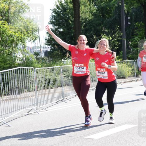 08.06.2024 - REWE Women's Run Strokosch-Dieckow http://msf.ph/oto/6257636 09.06.2024 09:51:44 Laufen 10424, 10641, 10068, 0611 meine-sportfotos.de