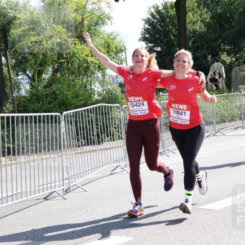 08.06.2024 - REWE Women's Run Strokosch-Dieckow http://msf.ph/oto/6257641 09.06.2024 09:51:45 Laufen 10424, 10641, 10068 meine-sportfotos.de
