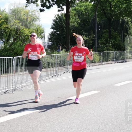 08.06.2024 - REWE Women's Run Strokosch-Dieckow http://msf.ph/oto/6257669 09.06.2024 09:51:50 Laufen 10459, 10483 meine-sportfotos.de