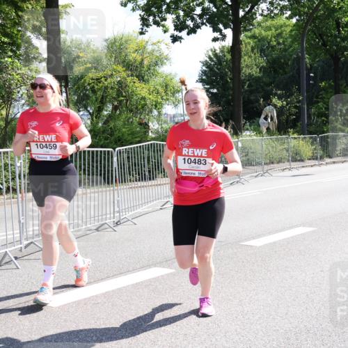 08.06.2024 - REWE Women's Run Strokosch-Dieckow http://msf.ph/oto/6257677 09.06.2024 09:51:50 Laufen 10459, 10483 meine-sportfotos.de