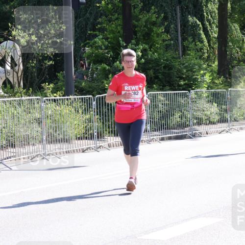 08.06.2024 - REWE Women's Run Strokosch-Dieckow http://msf.ph/oto/6257686 09.06.2024 09:51:54 Laufen 82, 10754 meine-sportfotos.de
