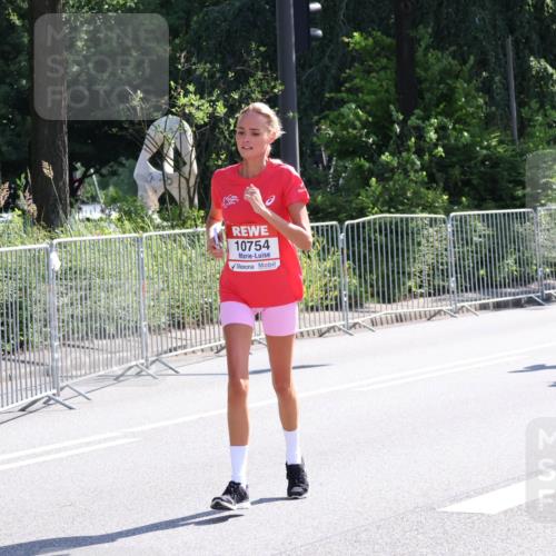 08.06.2024 - REWE Women's Run Strokosch-Dieckow http://msf.ph/oto/6257705 09.06.2024 09:51:58 Laufen 10754, 10764 meine-sportfotos.de