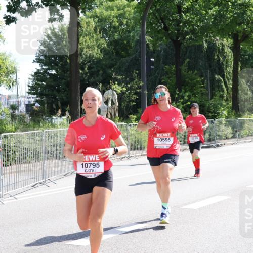 08.06.2024 - REWE Women's Run Strokosch-Dieckow http://msf.ph/oto/6257817 09.06.2024 09:52:53 Laufen 10595, 10239, 10184, 10795 meine-sportfotos.de