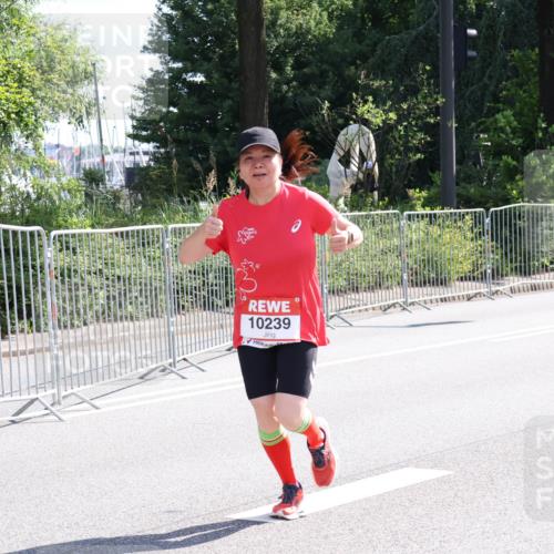 08.06.2024 - REWE Women's Run Strokosch-Dieckow http://msf.ph/oto/6257831 09.06.2024 09:52:55 Laufen 10239 meine-sportfotos.de