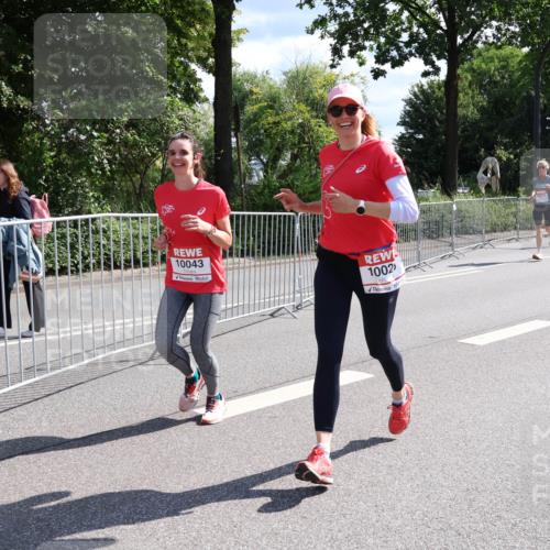 08.06.2024 - REWE Women's Run Strokosch-Dieckow http://msf.ph/oto/6257917 09.06.2024 09:53:14 Laufen 10043, 1002 meine-sportfotos.de