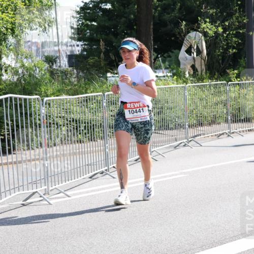 08.06.2024 - REWE Women's Run Strokosch-Dieckow http://msf.ph/oto/6257933 09.06.2024 09:53:18 Laufen 10441 meine-sportfotos.de