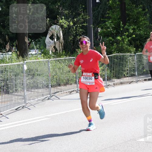 08.06.2024 - REWE Women's Run Strokosch-Dieckow http://msf.ph/oto/6257941 09.06.2024 09:53:19 Laufen 10030, 10728, 10442 meine-sportfotos.de