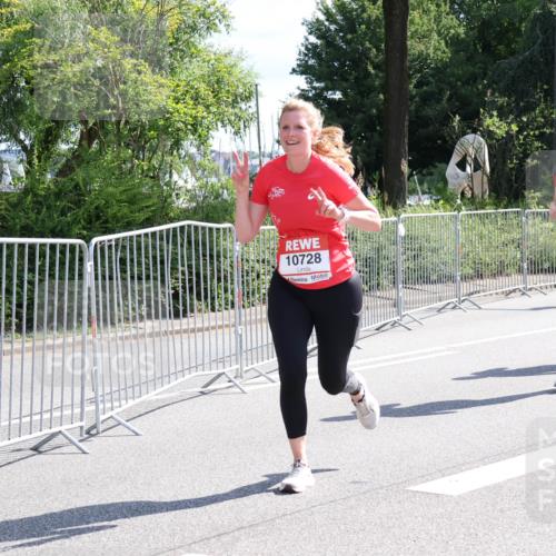 08.06.2024 - REWE Women's Run Strokosch-Dieckow http://msf.ph/oto/6257959 09.06.2024 09:53:23 Laufen 10728, 10442, 10528 meine-sportfotos.de