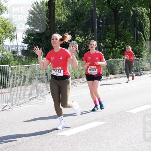 08.06.2024 - REWE Women's Run Strokosch-Dieckow http://msf.ph/oto/6257965 09.06.2024 09:53:24 Laufen 10528, 0442, 10373 meine-sportfotos.de
