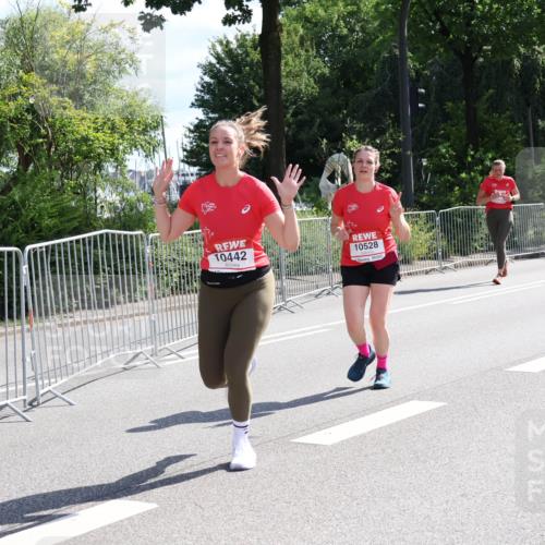 08.06.2024 - REWE Women's Run Strokosch-Dieckow http://msf.ph/oto/6257967 09.06.2024 09:53:25 Laufen 10442, 10528, 10373 meine-sportfotos.de