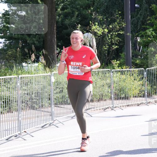 08.06.2024 - REWE Women's Run Strokosch-Dieckow http://msf.ph/oto/6257986 09.06.2024 09:53:28 Laufen 2620, 27, 1, 1056, 1037 meine-sportfotos.de