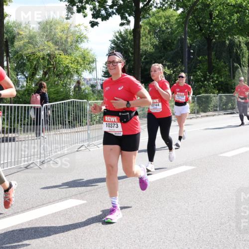 08.06.2024 - REWE Women's Run Strokosch-Dieckow http://msf.ph/oto/6258002 09.06.2024 09:53:30 Laufen 056, 10373, 10755, 0744 meine-sportfotos.de