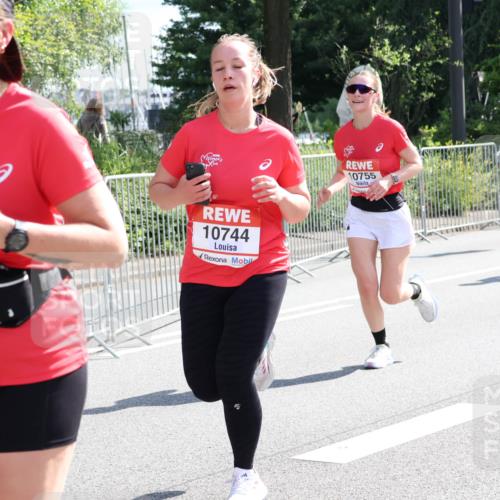 08.06.2024 - REWE Women's Run Strokosch-Dieckow http://msf.ph/oto/6258005 09.06.2024 09:53:31 Laufen 10373, 10755, 10744 meine-sportfotos.de