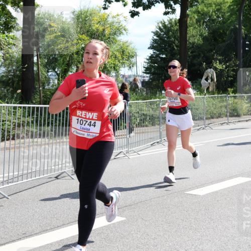 08.06.2024 - REWE Women's Run Strokosch-Dieckow http://msf.ph/oto/6258011 09.06.2024 09:53:31 Laufen 10744, 10755, 10601 meine-sportfotos.de