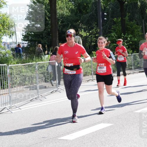 08.06.2024 - REWE Women's Run Strokosch-Dieckow http://msf.ph/oto/6258023 09.06.2024 09:53:33 Laufen 10332, 10283, 10601, 009 meine-sportfotos.de