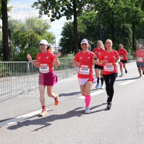 08.06.2024 - REWE Women's Run Strokosch-Dieckow http://msf.ph/oto/6258085 09.06.2024 09:53:38 Laufen 100, 10660, 10094, 10354, 10715 meine-sportfotos.de