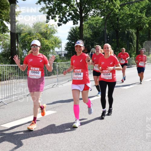 08.06.2024 - REWE Women's Run Strokosch-Dieckow http://msf.ph/oto/6258088 09.06.2024 09:53:38 Laufen 10660, 103, 10094, 10354, 10652, 10715 meine-sportfotos.de