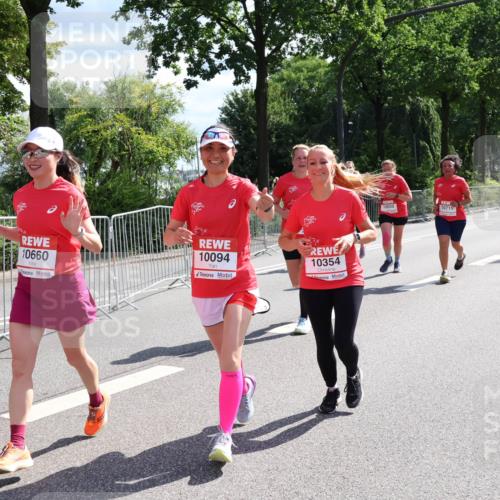 08.06.2024 - REWE Women's Run Strokosch-Dieckow http://msf.ph/oto/6258090 09.06.2024 09:53:38 Laufen 10660, 10094, 10354, 10652, 10715 meine-sportfotos.de