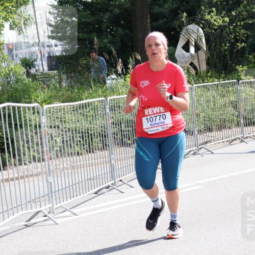 08.06.2024 - REWE Women's Run Strokosch-Dieckow http://msf.ph/oto/6258175 09.06.2024 09:54:13 Laufen 748, 10770 meine-sportfotos.de