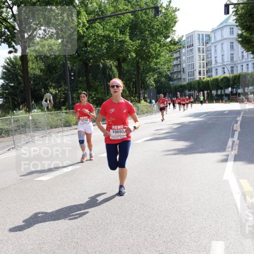 08.06.2024 - REWE Women's Run Strokosch-Dieckow http://msf.ph/oto/6258200 09.06.2024 09:54:24 Laufen 10238, 10740, 10693 meine-sportfotos.de