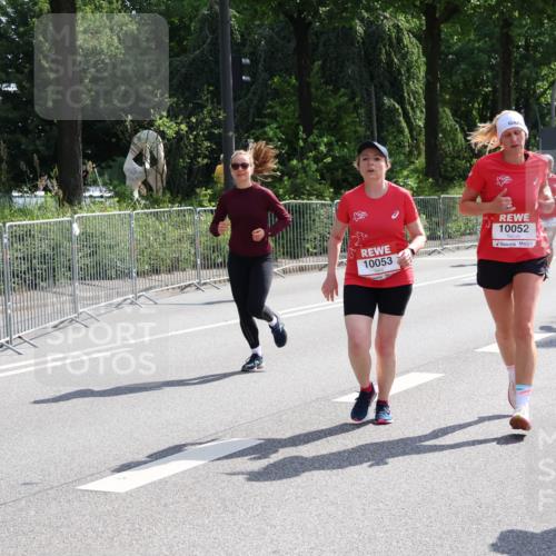 08.06.2024 - REWE Women's Run Strokosch-Dieckow http://msf.ph/oto/6258237 09.06.2024 09:54:38 Laufen 10053, 10052, 10351 meine-sportfotos.de