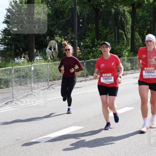08.06.2024 - REWE Women's Run Strokosch-Dieckow http://msf.ph/oto/6258240 09.06.2024 09:54:38 Laufen 10053, 10052, 10788, 103 meine-sportfotos.de