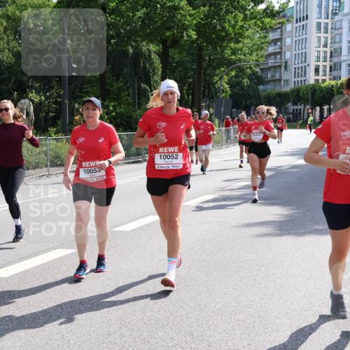 08.06.2024 - REWE Women's Run Strokosch-Dieckow http://msf.ph/oto/6258242 09.06.2024 09:54:39 Laufen 10053, 10052, 10351, 0128 meine-sportfotos.de