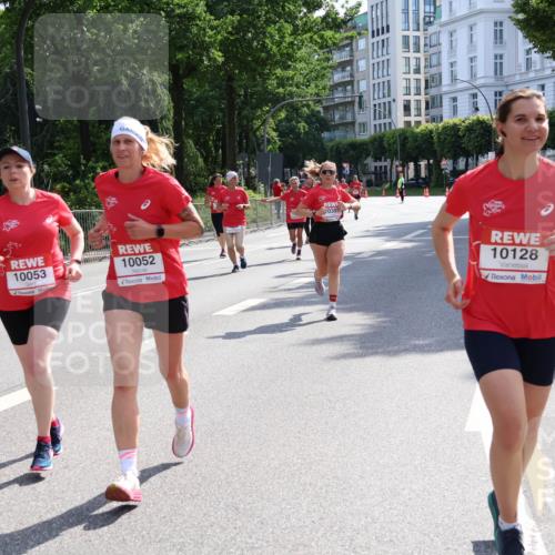 08.06.2024 - REWE Women's Run Strokosch-Dieckow http://msf.ph/oto/6258245 09.06.2024 09:54:39 Laufen 10053, 10052, 0351, 10128 meine-sportfotos.de