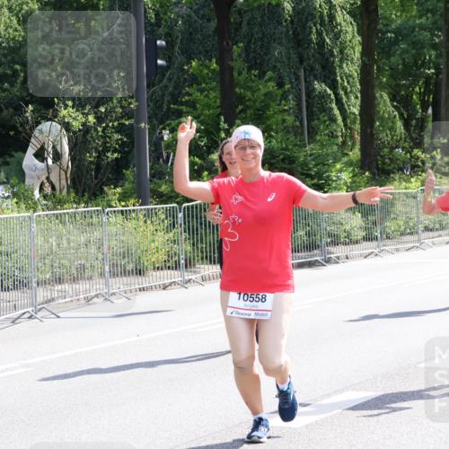 08.06.2024 - REWE Women's Run Strokosch-Dieckow http://msf.ph/oto/6258257 09.06.2024 09:54:43 Laufen 10558, 10788 meine-sportfotos.de