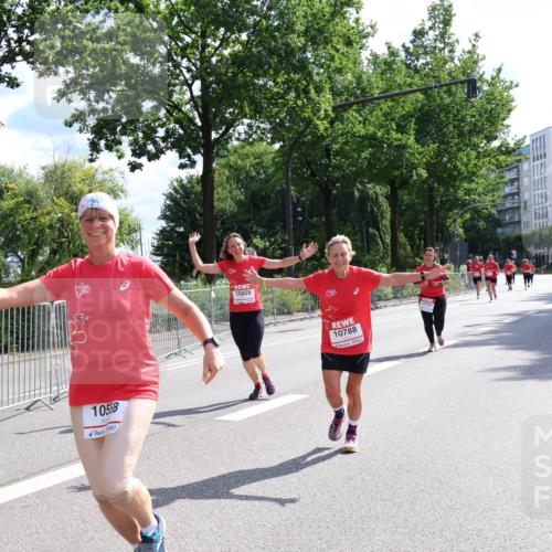 08.06.2024 - REWE Women's Run Strokosch-Dieckow http://msf.ph/oto/6258272 09.06.2024 09:54:45 Laufen 10558, 10455, 10788 meine-sportfotos.de