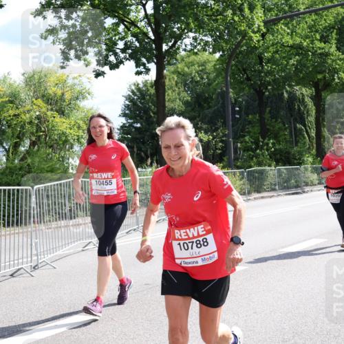08.06.2024 - REWE Women's Run Strokosch-Dieckow http://msf.ph/oto/6258280 09.06.2024 09:54:45 Laufen 10455, 10788, 1035 meine-sportfotos.de