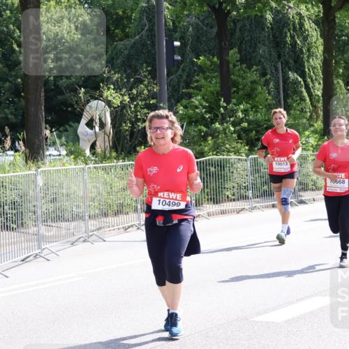 08.06.2024 - REWE Women's Run Strokosch-Dieckow http://msf.ph/oto/6258327 09.06.2024 09:54:58 Laufen 10499, 10013, 10422, 10713, 10668 meine-sportfotos.de