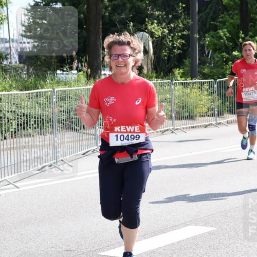 08.06.2024 - REWE Women's Run Strokosch-Dieckow http://msf.ph/oto/6258330 09.06.2024 09:54:59 Laufen 10499, 10013, 10668 meine-sportfotos.de