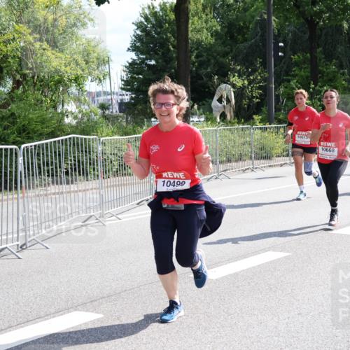 08.06.2024 - REWE Women's Run Strokosch-Dieckow http://msf.ph/oto/6258332 09.06.2024 09:54:59 Laufen 10499, 10013, 10668, 10422, 10713 meine-sportfotos.de