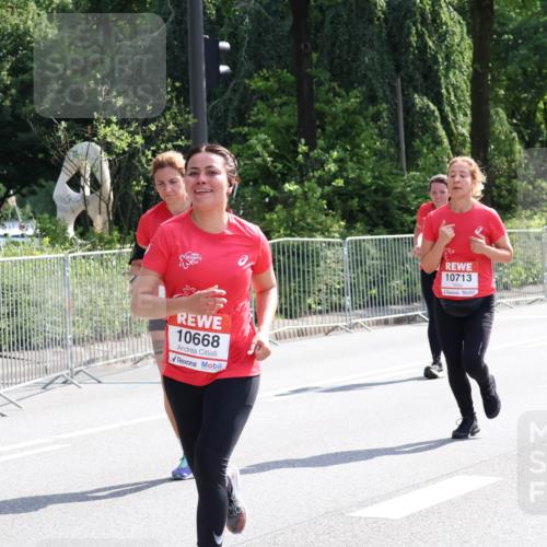 08.06.2024 - REWE Women's Run Strokosch-Dieckow http://msf.ph/oto/6258334 09.06.2024 09:55:00 Laufen 10668, 10713 meine-sportfotos.de