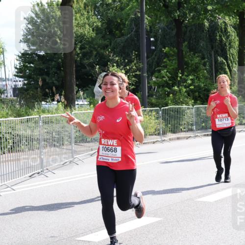 08.06.2024 - REWE Women's Run Strokosch-Dieckow http://msf.ph/oto/6258336 09.06.2024 09:55:00 Laufen 10668, 10713 meine-sportfotos.de