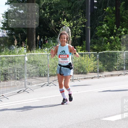 08.06.2024 - REWE Women's Run Strokosch-Dieckow http://msf.ph/oto/6258369 09.06.2024 09:55:10 Laufen 10365, 10171 meine-sportfotos.de