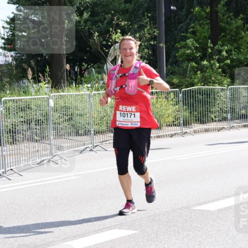 08.06.2024 - REWE Women's Run Strokosch-Dieckow http://msf.ph/oto/6258378 09.06.2024 09:55:12 Laufen 10171, 102 meine-sportfotos.de