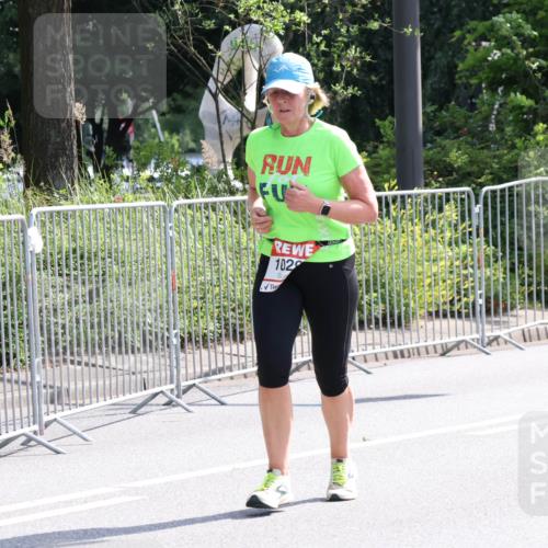 08.06.2024 - REWE Women's Run Strokosch-Dieckow http://msf.ph/oto/6258384 09.06.2024 09:55:16 Laufen 102 meine-sportfotos.de