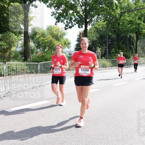 08.06.2024 - REWE Women's Run Strokosch-Dieckow http://msf.ph/oto/6258452 09.06.2024 09:55:43 Laufen 10379, 10300, 1045 meine-sportfotos.de