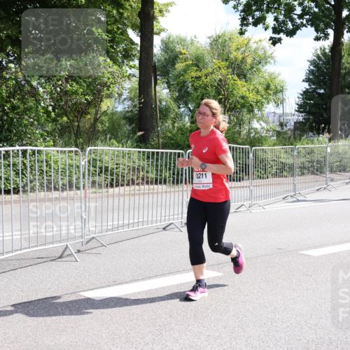 08.06.2024 - REWE Women's Run Strokosch-Dieckow http://msf.ph/oto/6258468 09.06.2024 09:55:47 Laufen 0211 meine-sportfotos.de
