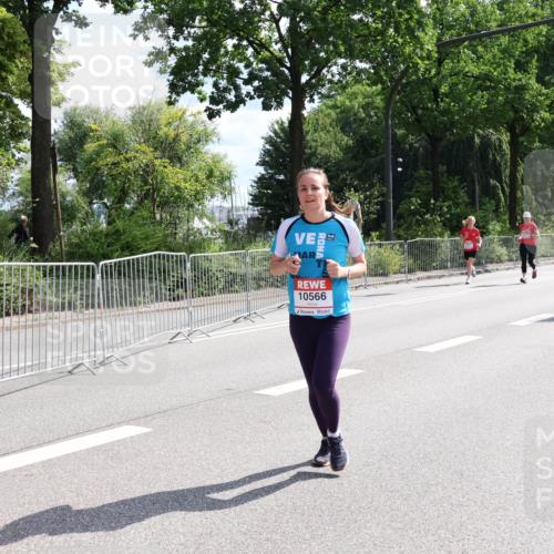08.06.2024 - REWE Women's Run Strokosch-Dieckow http://msf.ph/oto/6258486 09.06.2024 09:55:53 Laufen 10566 meine-sportfotos.de