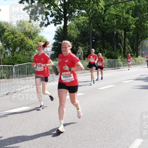 08.06.2024 - REWE Women's Run Strokosch-Dieckow http://msf.ph/oto/6258564 09.06.2024 09:56:24 Laufen 112, 10509, 10218 meine-sportfotos.de