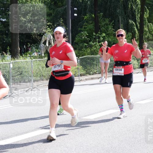 08.06.2024 - REWE Women's Run Strokosch-Dieckow http://msf.ph/oto/6258622 09.06.2024 09:56:41 Laufen 0439, 10791, 10698, 10269, 0473 meine-sportfotos.de
